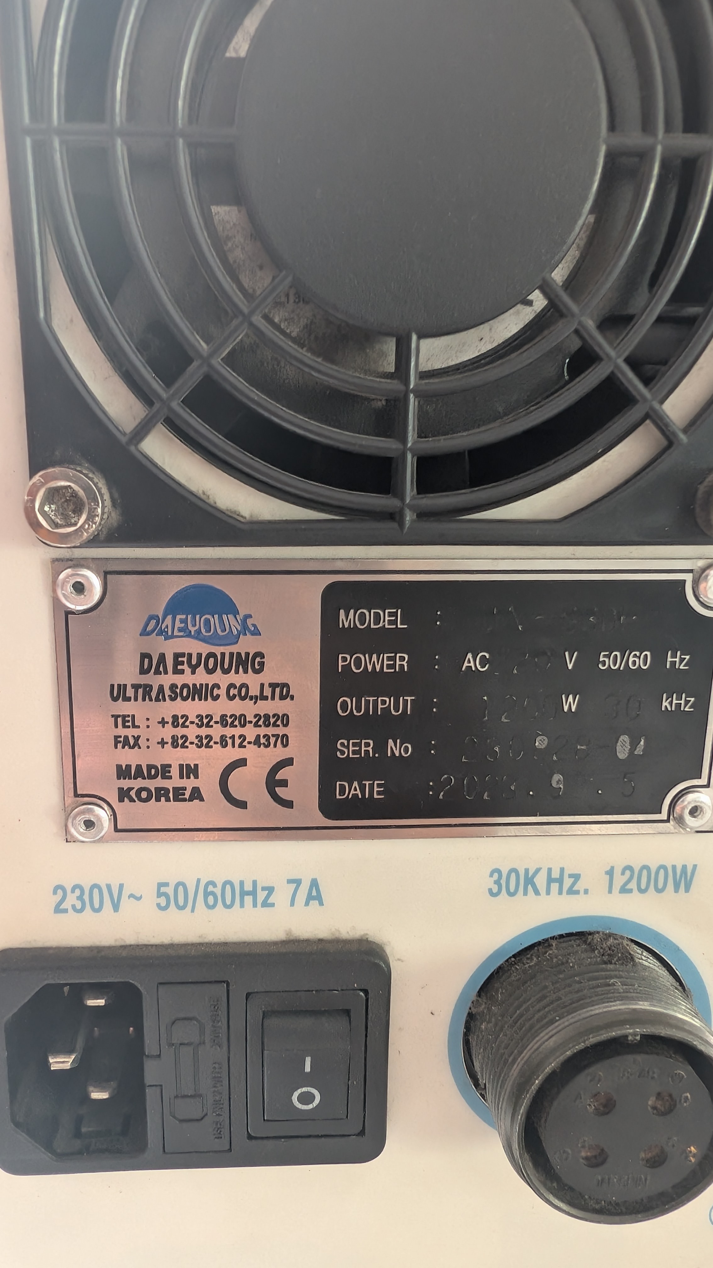 Daeyoung Ultrasonic Co. Ltd – tabliczka znamionowa generatora 30 kHz 1200 W, 230V 50/60Hz, złącze transdukera