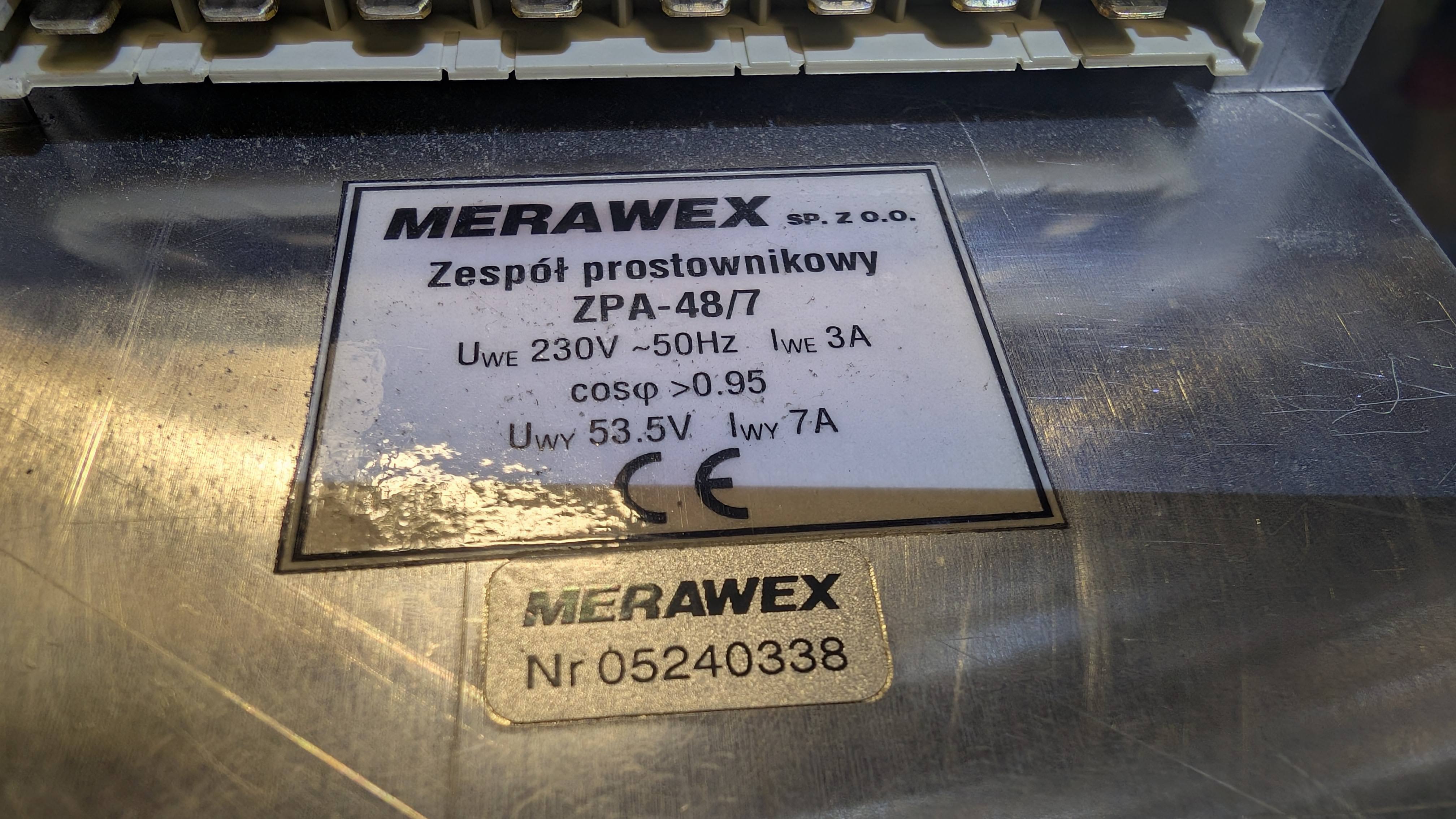Tabliczka znamionowa zasilacza Merawex ZPA-48/7 – Zespół prostownikowy 53,5V 7A, numer seryjny 05240338
